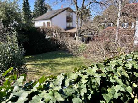 Blick in den Garten - Doppelhaushälfte in 85598 Baldham mit 148m² kaufen