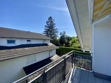 Balkonblick nach Westen Balkonblick nach Westen - Dachgeschosswohnung in 82008 Unterhaching mit 70m² kaufen