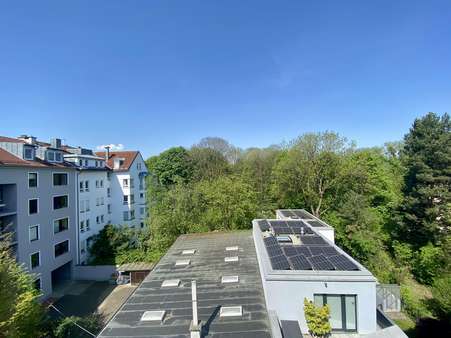 Blick vom Balkon nach Westen Blick vom Balkon nach Westen - Mehrfamilienhaus in 81371 München mit 492m² kaufen