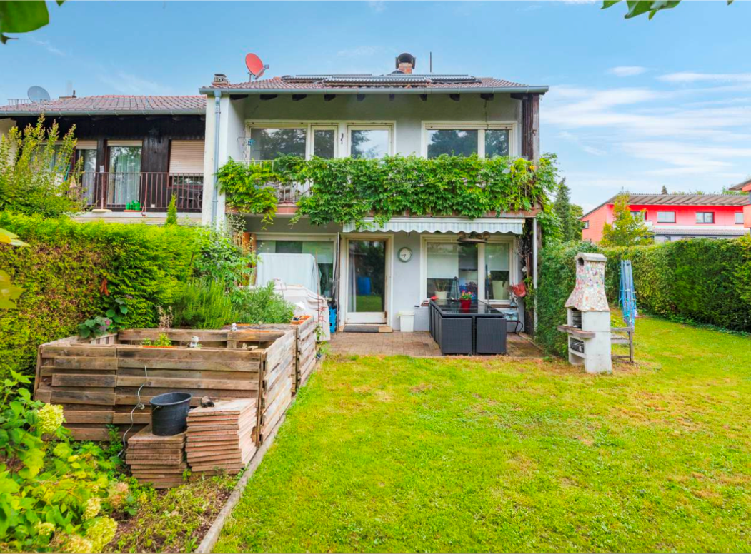 Anblick aus dem Garten - Reiheneckhaus in 82152 Krailling mit 109m² kaufen
