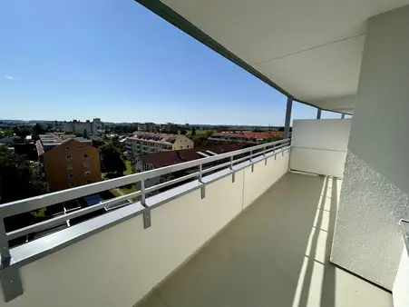 Wohntraum zum Gestalten – teilsanierte Wohnung mit sonniger Lage über den Dächern Germerings