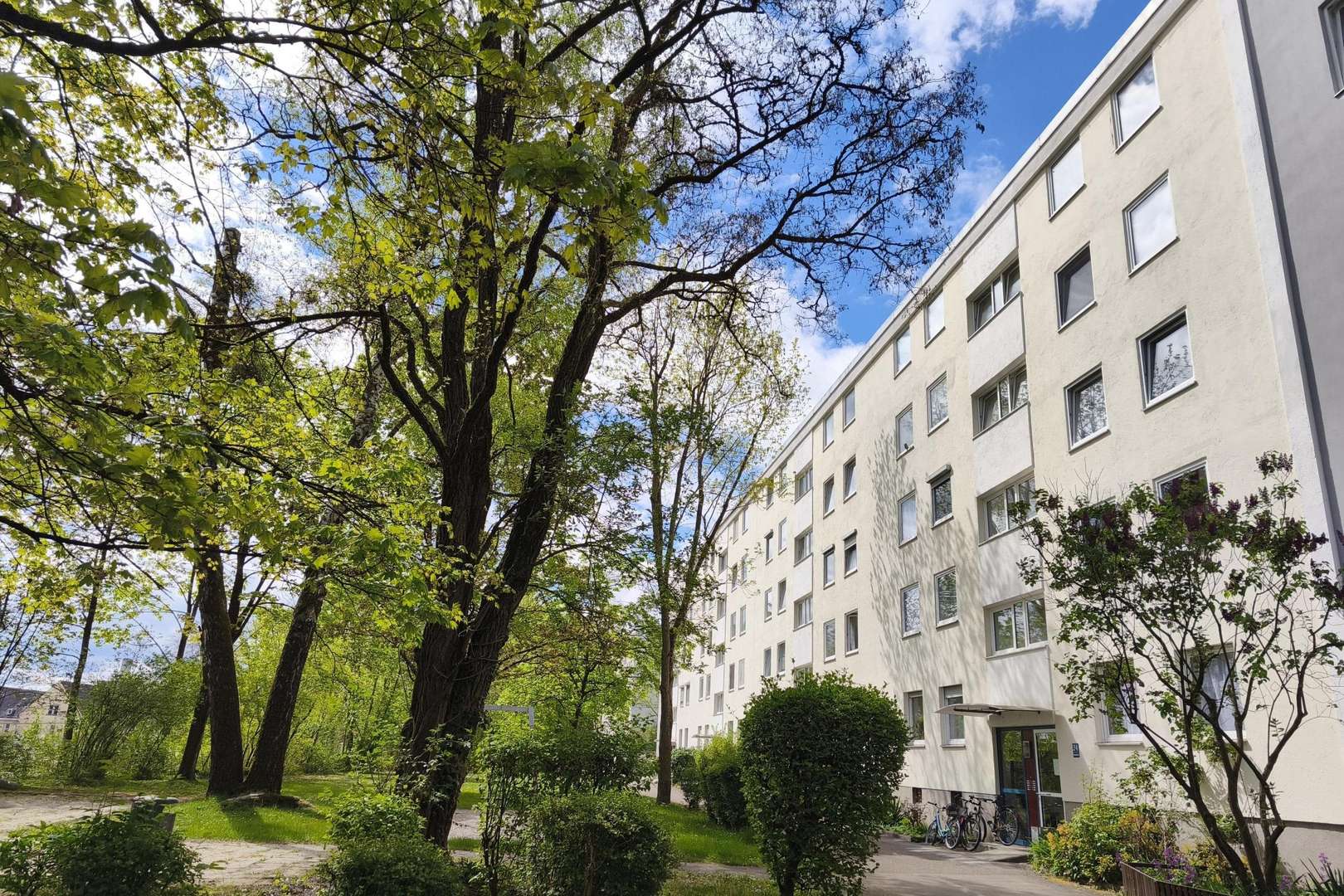 Außenansicht Osten - Etagenwohnung in 80939 München mit 60m² kaufen