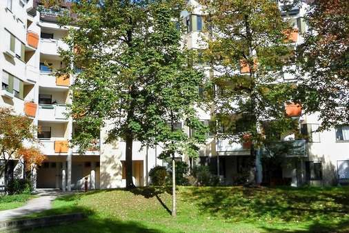 Begrünter Innenhof - Etagenwohnung in 81677 München mit 71m² kaufen