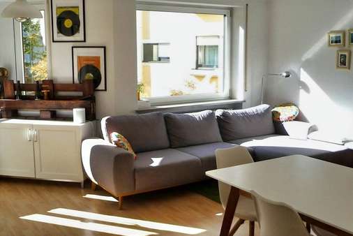 helles Wohnzimmer - Etagenwohnung in 81677 München mit 71m² kaufen