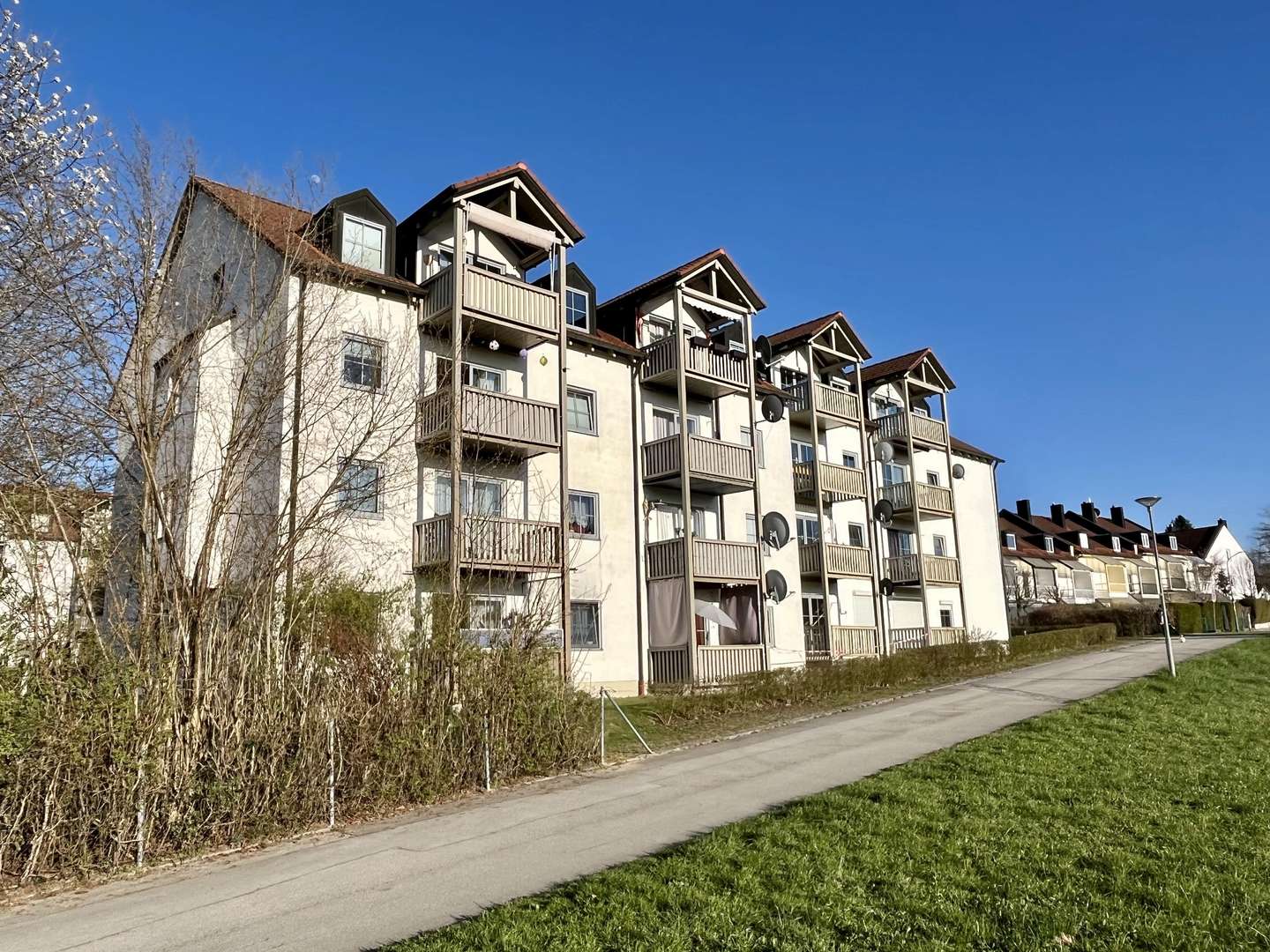 Außenansicht - Erdgeschosswohnung in 85604 Zorneding mit 58m² mieten