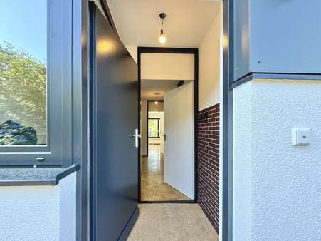 Eingang - Reihenmittelhaus in 85521 Ottobrunn mit 125m² mieten