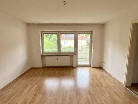 Wohnzimmer - Etagenwohnung in 85617 Aßling mit 55m² mieten