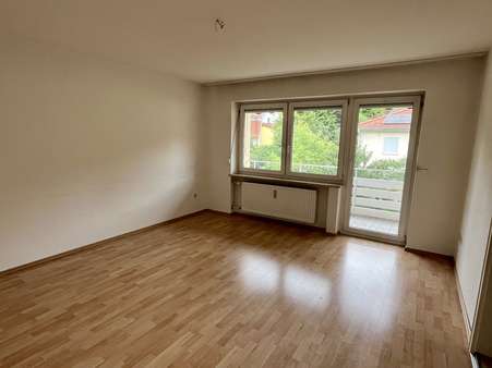 Wohnzimmer - Etagenwohnung in 85617 Aßling mit 55m² mieten
