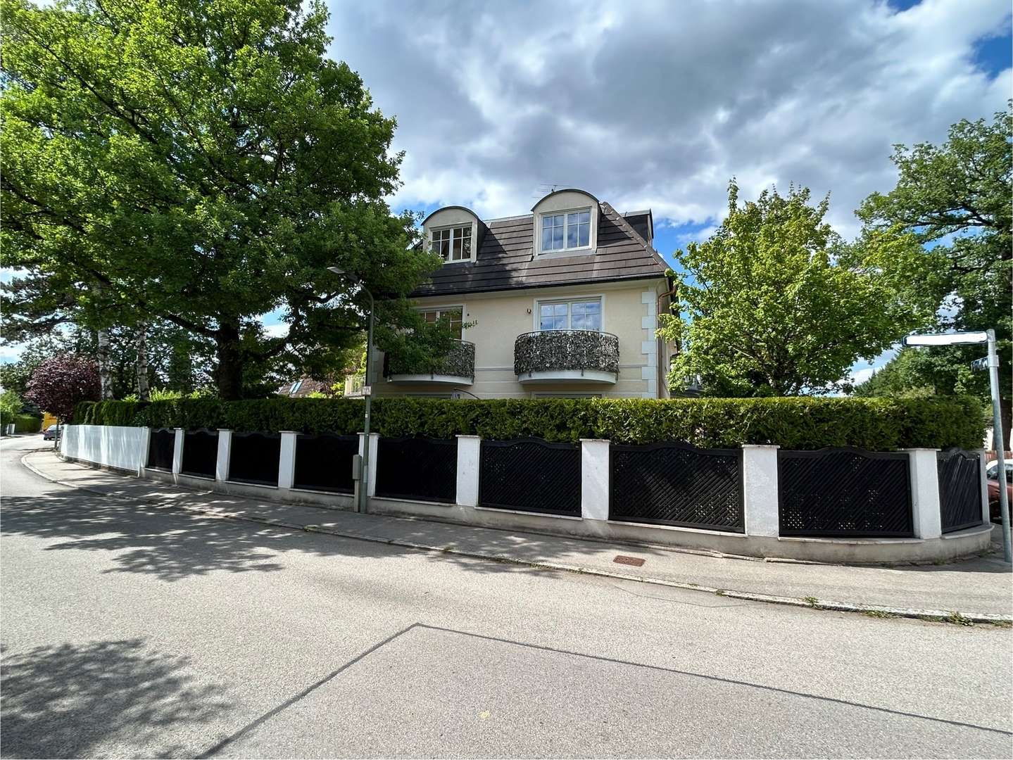 Außenansicht - Zweifamilienhaus in 81739 München mit 252m² kaufen