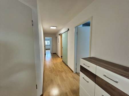 Flur - Etagenwohnung in 82110 Germering mit 85m² kaufen