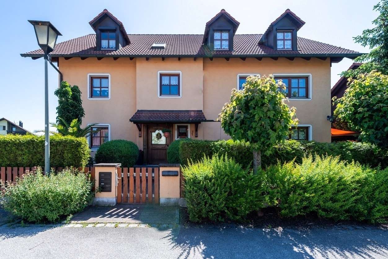 Hausansicht Hausansicht - Maisonette-Wohnung in 85391 Allershausen mit 117m² kaufen