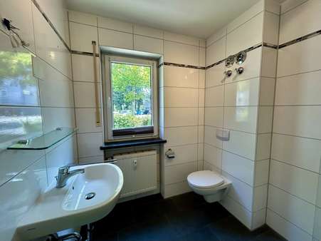 Bad - Erdgeschosswohnung in 85521 Ottobrunn mit 59m² kaufen
