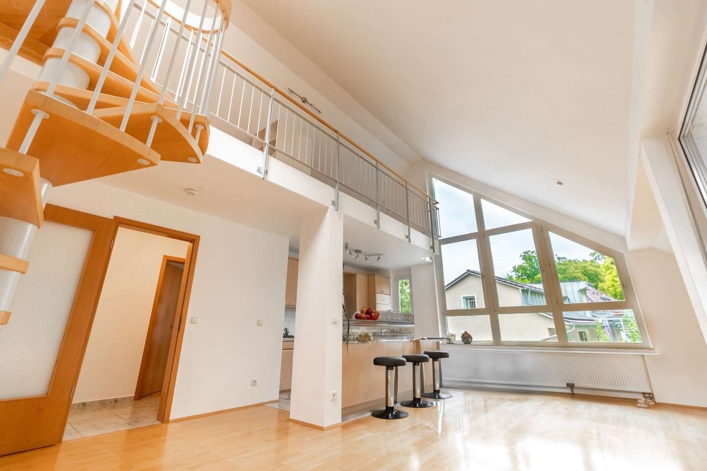 offener Wohn-/Essbereich - Dachgeschosswohnung in 82319 Starnberg mit 84m² kaufen