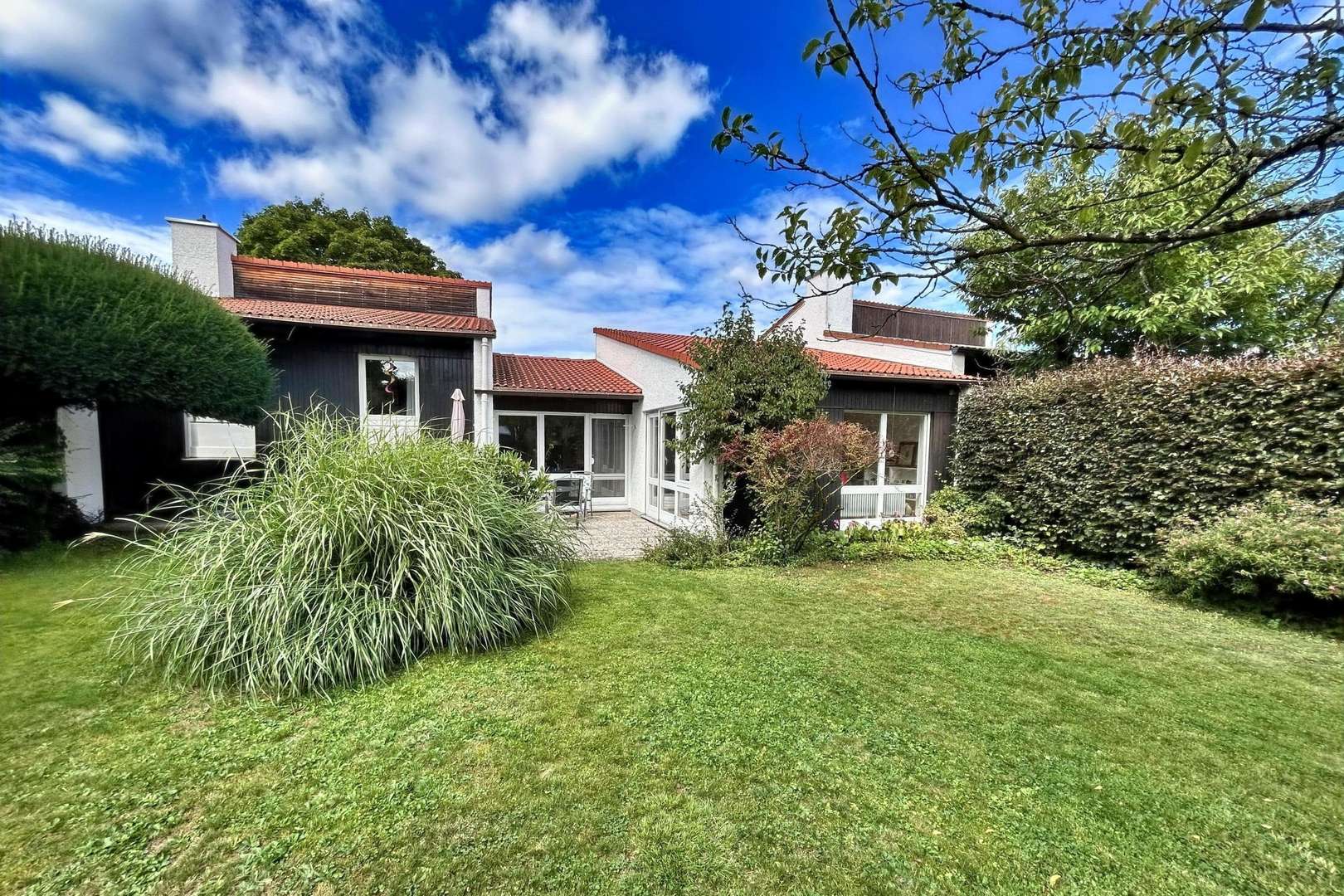 Südostansicht - Bungalow in 82131 Gauting mit 132m² kaufen