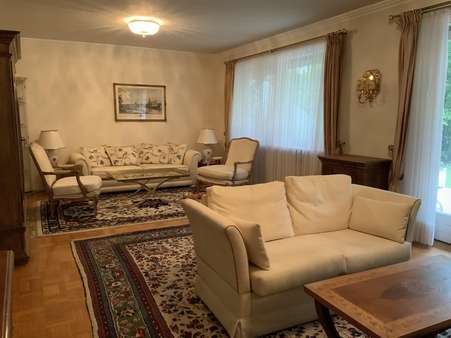 Wohnzimmer - Doppelhaushälfte in 85521 Riemerling mit 130m² kaufen