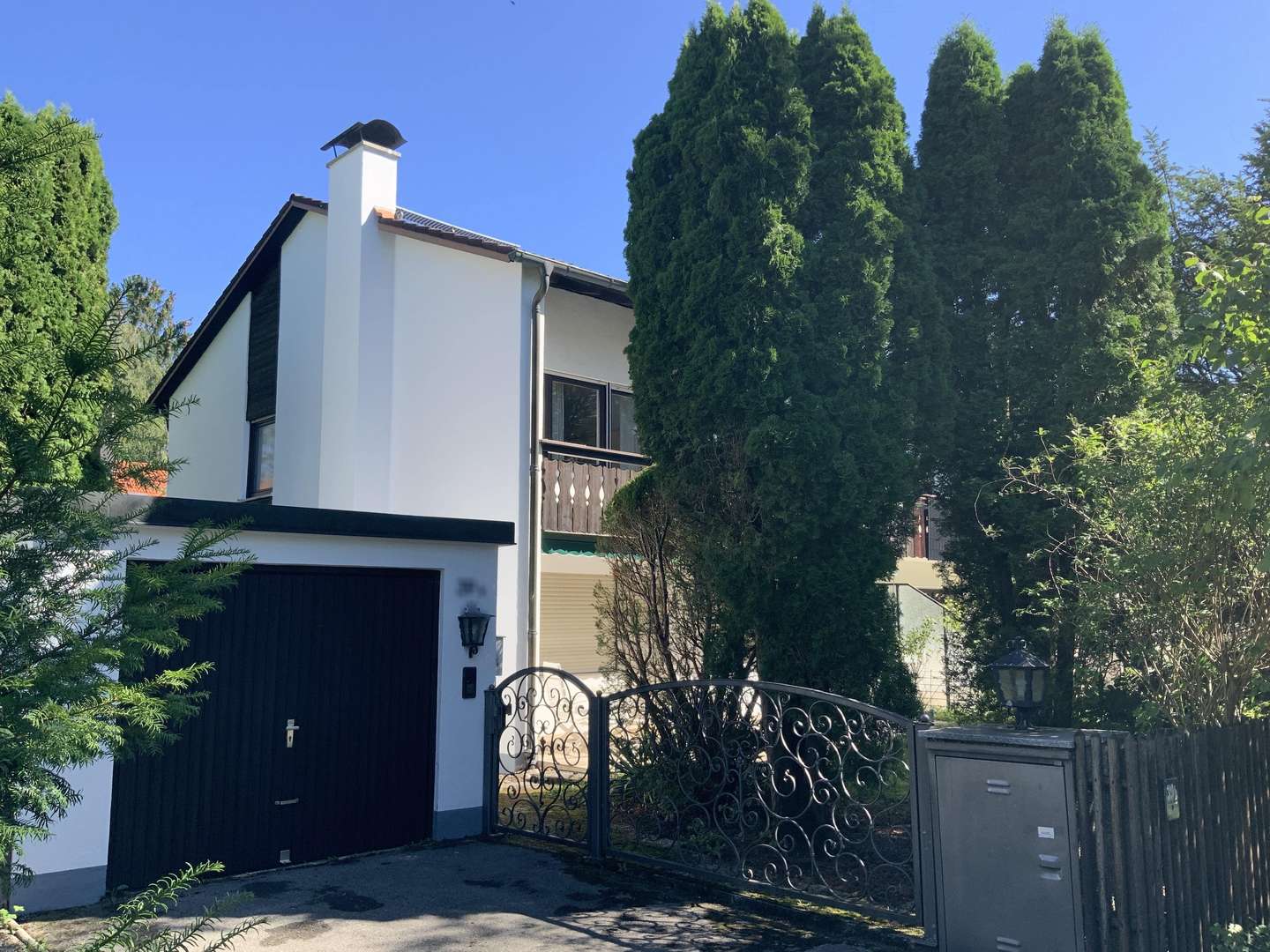 Vorderansicht mit Garage - Doppelhaushälfte in 85521 Riemerling mit 130m² kaufen