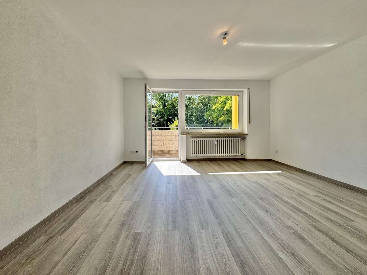 Wohnzimmer - Etagenwohnung in 85221 Dachau mit 95m² kaufen