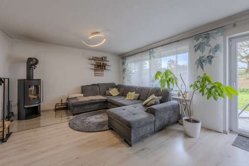 Wohnzimmer mit Kamin Wohnzimmer mit Kamin - Reiheneckhaus in 85540 Haar mit 131m² kaufen