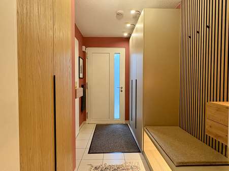 Eingangsbereich - Flur Eingangsbereich - Flur - Reihenmittelhaus in 85643 Steinhöring mit 138m² kaufen