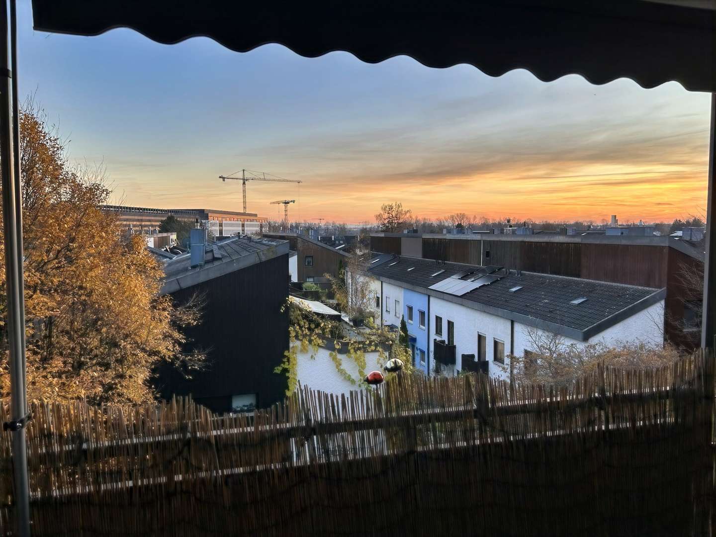 Aussicht vom Balkon Aussicht vom Balkon - Etagenwohnung in 85716 Unterschleißheim mit 55m² kaufen