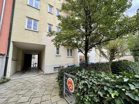 Blick zum Vorderhaus - Sonstige in 80333 München mit 483m² als Kapitalanlage kaufen