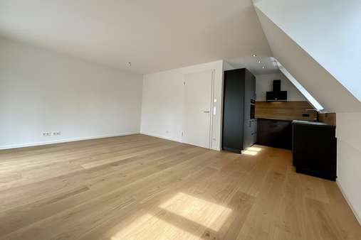 Wohnraum - Maisonette-Wohnung in 81545 München mit 116m² mieten