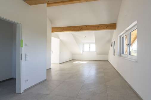 großzügiger Wohn-/Essbereich - Dachgeschosswohnung in 85560 Ebersberg mit 98m² kaufen