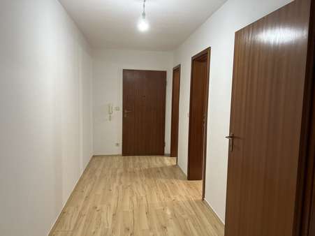 Flur zur Wohnungstüre - Etagenwohnung in 81479 München mit 63m² kaufen
