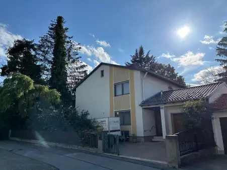 Sonniges Baugrundstück mit Altbestand in bester Lage von Alt-Poing