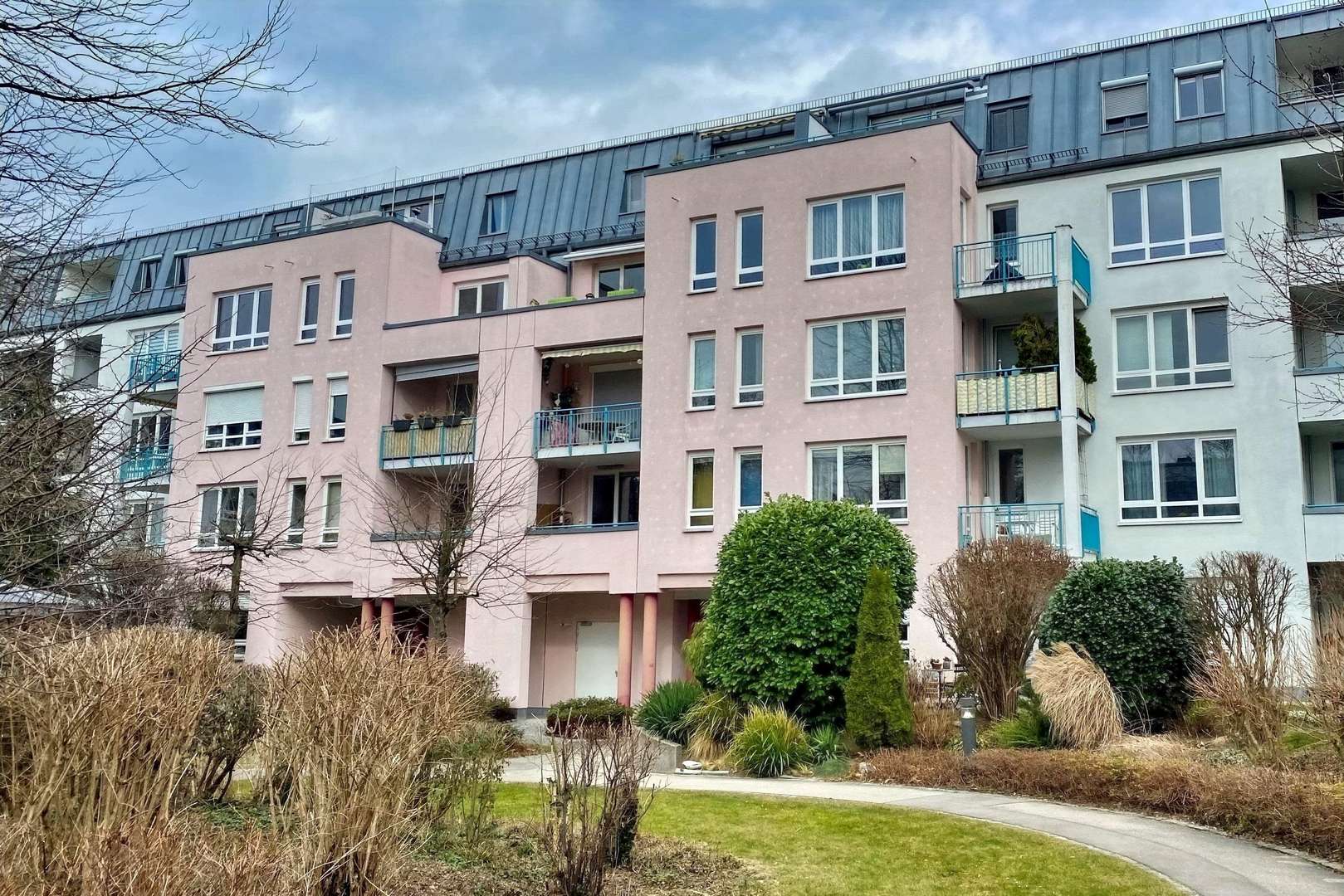 Hausansicht - Etagenwohnung in 81927 München mit 56m² kaufen