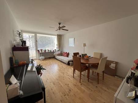 Wohnzimmer - Etagenwohnung in 81247 München mit 59m² kaufen