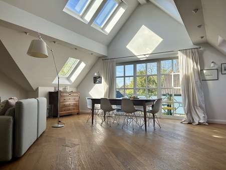 Wohnzimmer - Dachgeschosswohnung in 82008 Unterhaching mit 152m² kaufen
