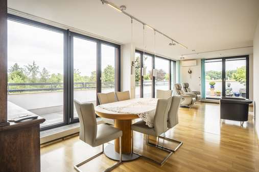 heller Wohn-Essbereich (Kamin) - Penthouse-Wohnung in 82319 Starnberg mit 177m² kaufen