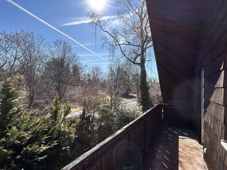 Blick vom Balkon - Einfamilienhaus in 81827 München mit 156m² kaufen