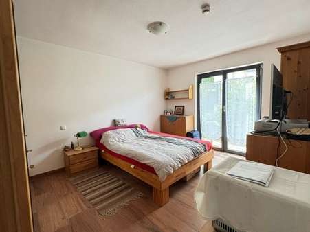 Schlafzimmer - Erdgeschosswohnung in 85604 Zorneding mit 101m² kaufen