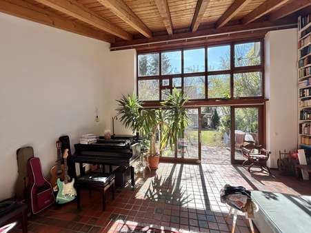 Wohnzimmer - Doppelhaushälfte in 82152 Krailling mit 120m² kaufen
