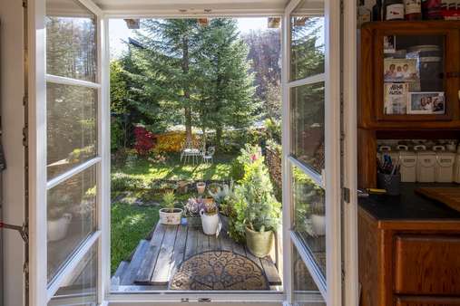 Blick in den Garten Blick in den Garten - Einfamilienhaus in 82319 Starnberg mit 140m² kaufen