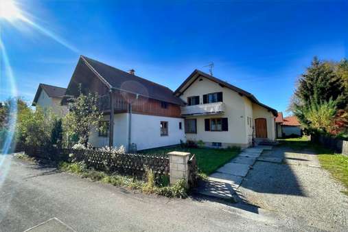 Nord-/Ostansicht - Zweifamilienhaus in 86971 Peiting mit 233m² kaufen