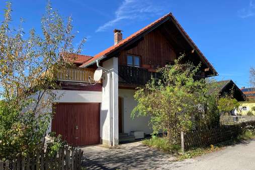 Ostansicht - Zweifamilienhaus in 86971 Peiting mit 233m² kaufen