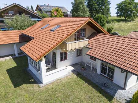 Süd-West-Ansicht Drohne - Einfamilienhaus in 82449 Uffing mit 130m² kaufen