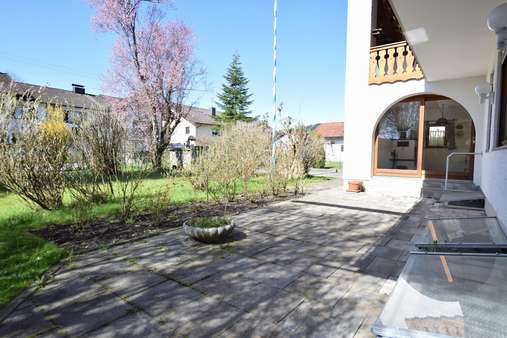 Terrasse und Wintergarten - Zweifamilienhaus in 82380 Peißenberg mit 281m² kaufen
