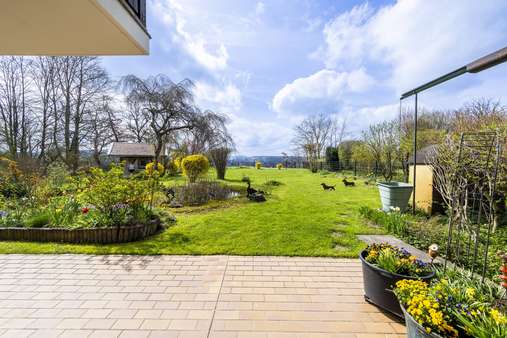 Terrasse und Blick nach Süden - Doppelhaushälfte in 86956 Schongau mit 221m² kaufen
