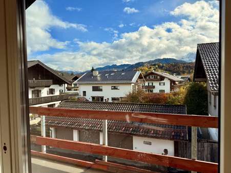 Ausblick vom Südostbalkon Ausblick vom Südostbalkon - Etagenwohnung in 82467 Garmisch-Partenkirchen mit 100m² kaufen