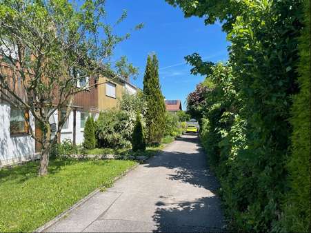Sackgasse zum Hauseingang - Doppelhaushälfte in 82362 Weilheim mit 120m² kaufen