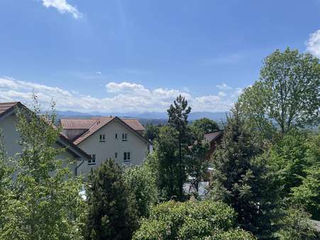 Ausblick vom Balkon - Dachgeschosswohnung in 82383 Hohenpeißenberg mit 83m² kaufen