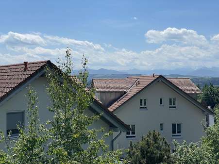 Ausblick vom Balkon - Dachgeschosswohnung in 82383 Hohenpeißenberg mit 83m² kaufen