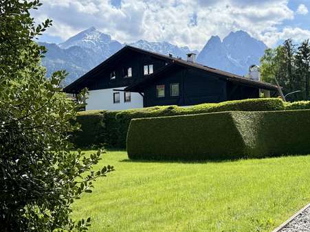 Ausblick von der Südterrasse - Erdgeschosswohnung in 82467 Garmisch-Partenkirchen mit 108m² kaufen