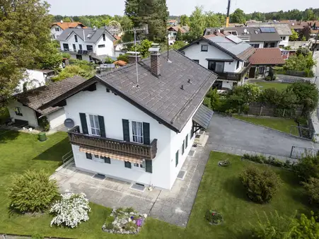 Ruhiges und sonniges Grundstück in Iffeldorf