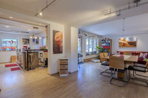 Wohn-/Esszimmer im Erdgeschoss Wohn-/Esszimmer im Erdgeschoss - Einfamilienhaus in 82377 Penzberg mit 150m² kaufen