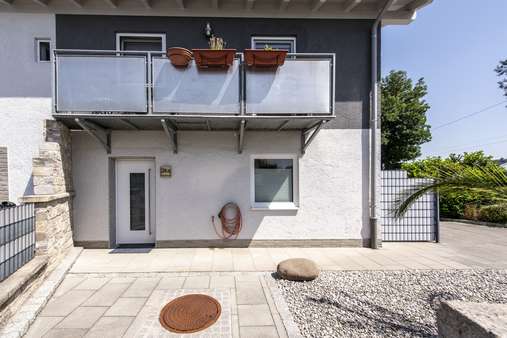 Eingangsbereich mit Vorplatz - Erdgeschosswohnung in 82362 Weilheim mit 104m² kaufen